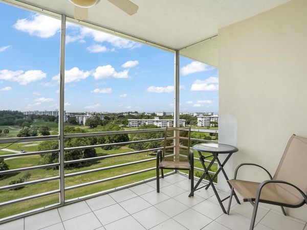 2671 S Course Dr, Unit 907, Pompano Beach, FL 33069