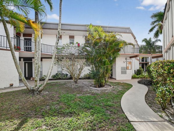 4 N Greenway Vlg Village N, Unit 206, Royal Palm Beach, FL 33411