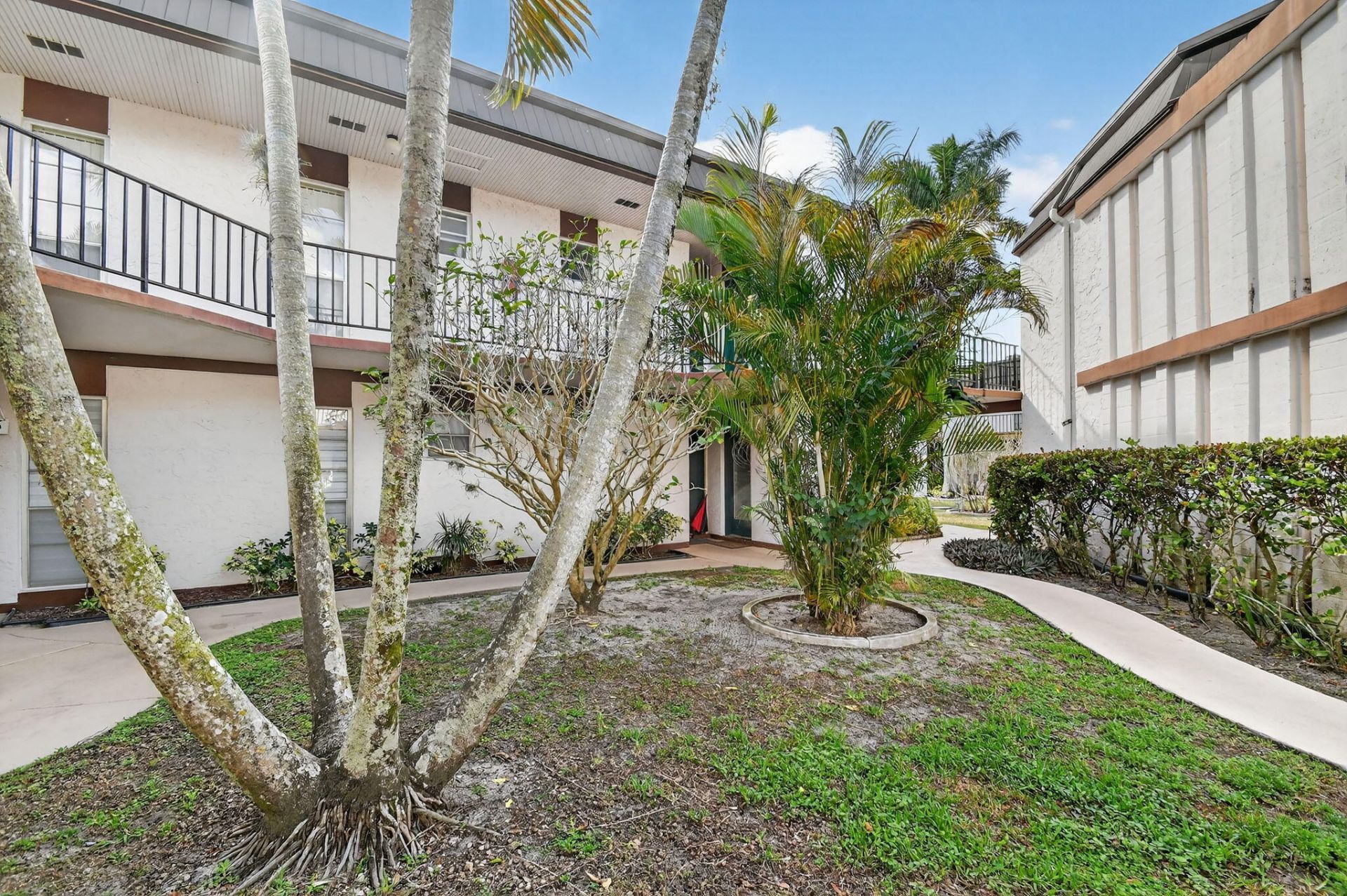 4 N Greenway Vlg Village N, Unit 206, Royal Palm Beach, FL 33411 Photo
