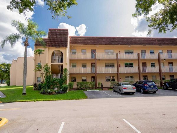8861 Sunrise Lakes Boulevard, Unit 301, Sunrise, FL 33322