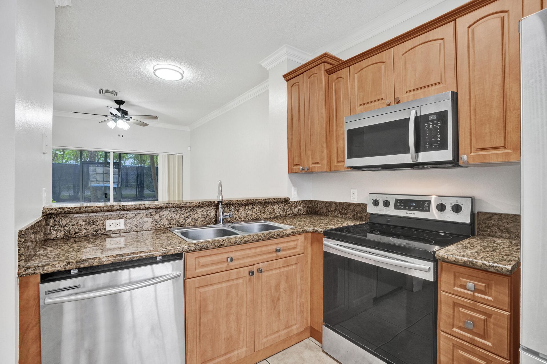 752 SW 122nd Terrace, Pembroke Pines, FL 33025 Photo