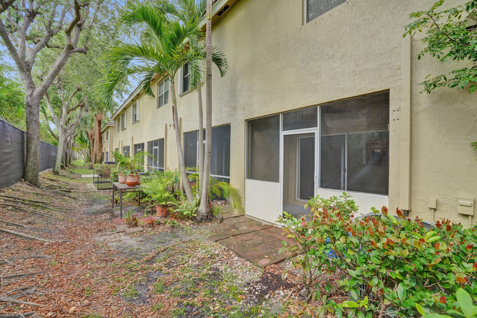 752 SW 122nd Terrace, Pembroke Pines, FL 33025 Photo