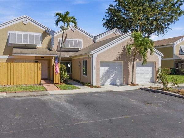 1383 NW 122nd Ter, Pembroke Pines, FL 33026