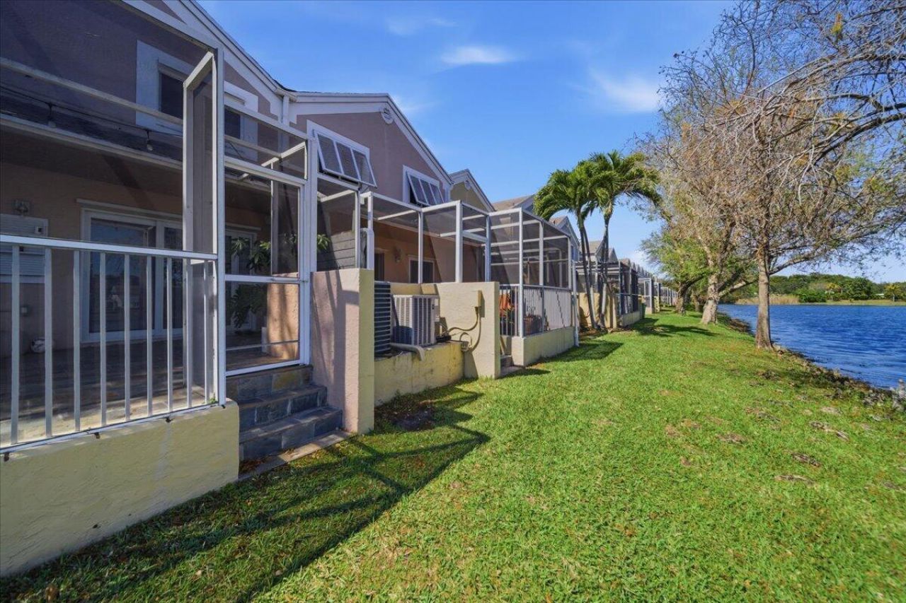 1383 NW 122nd Ter, Pembroke Pines, FL 33026 Photo