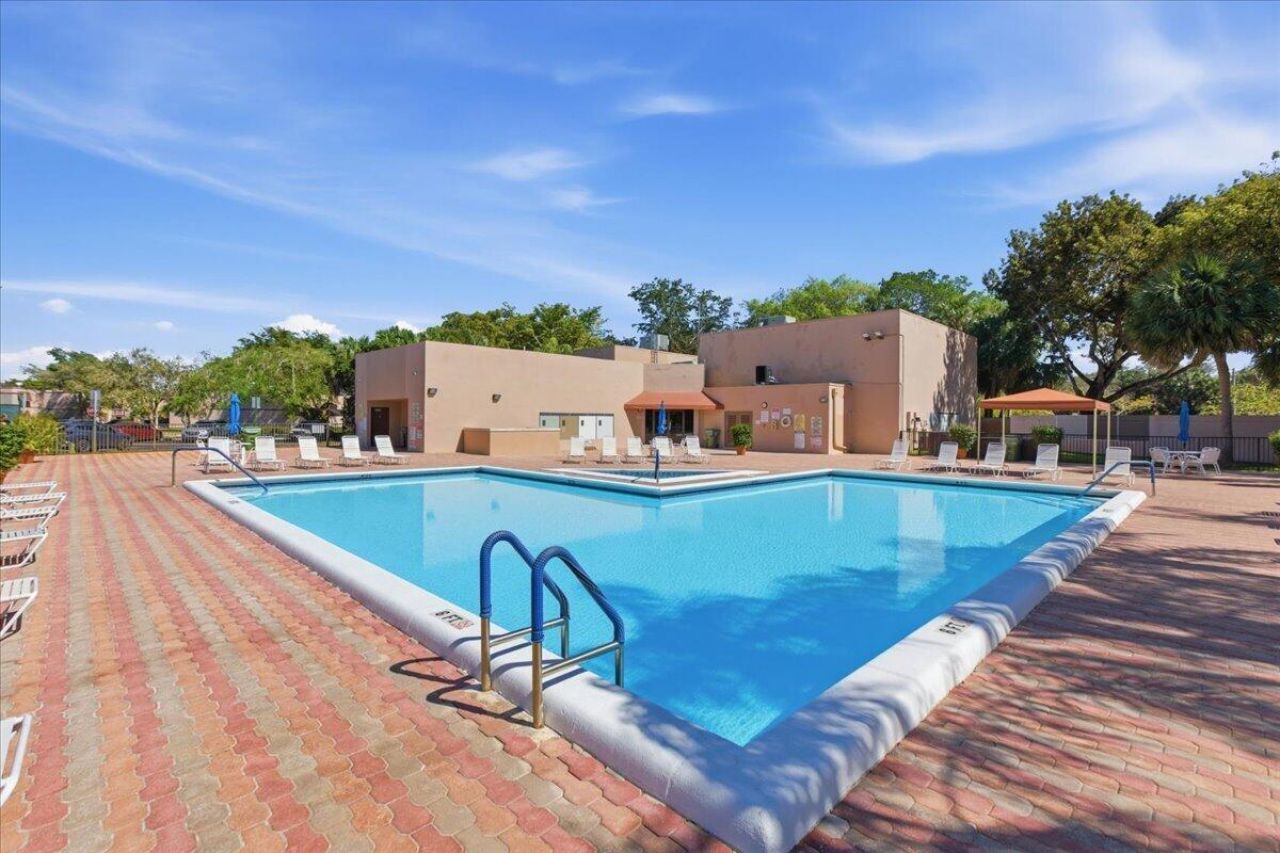 1383 NW 122nd Ter, Pembroke Pines, FL 33026 Photo