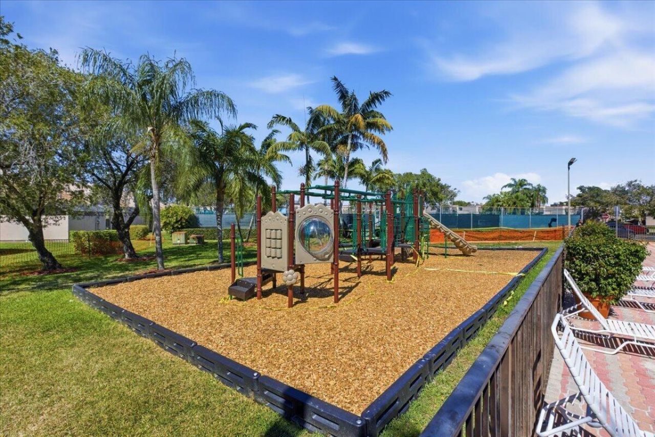 1383 NW 122nd Ter, Pembroke Pines, FL 33026 Photo