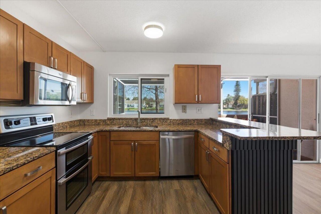 1383 NW 122nd Ter, Pembroke Pines, FL 33026 Photo