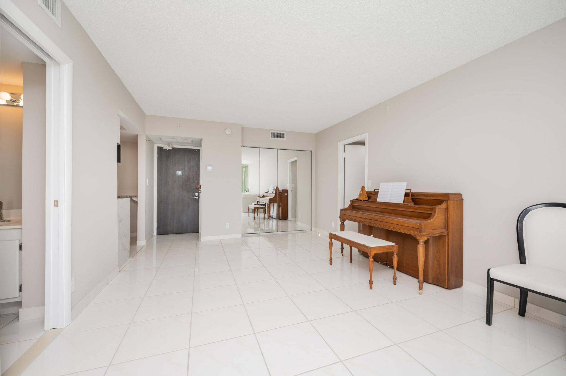 20335 W Country Club Dr, Unit 1704, Aventura, FL 33180 Photo