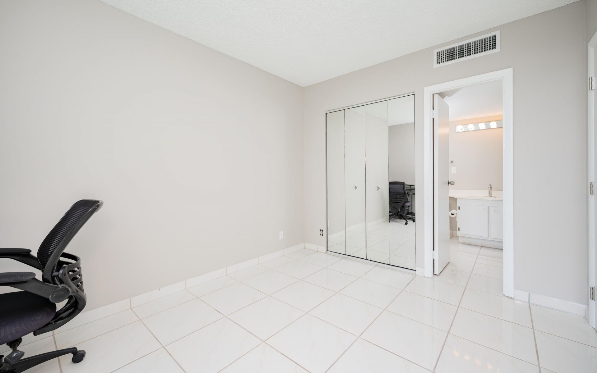 20335 W Country Club Dr, Unit 1704, Aventura, FL 33180 Photo