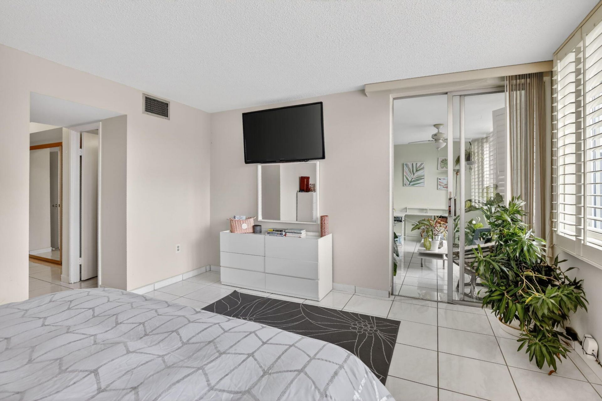 1690 NE 191st Street, Unit 408-1, Miami, FL 33179 Photo