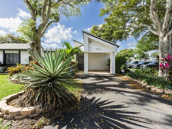 16036 Fairway Lane, Unit 27, Weston, FL 33326