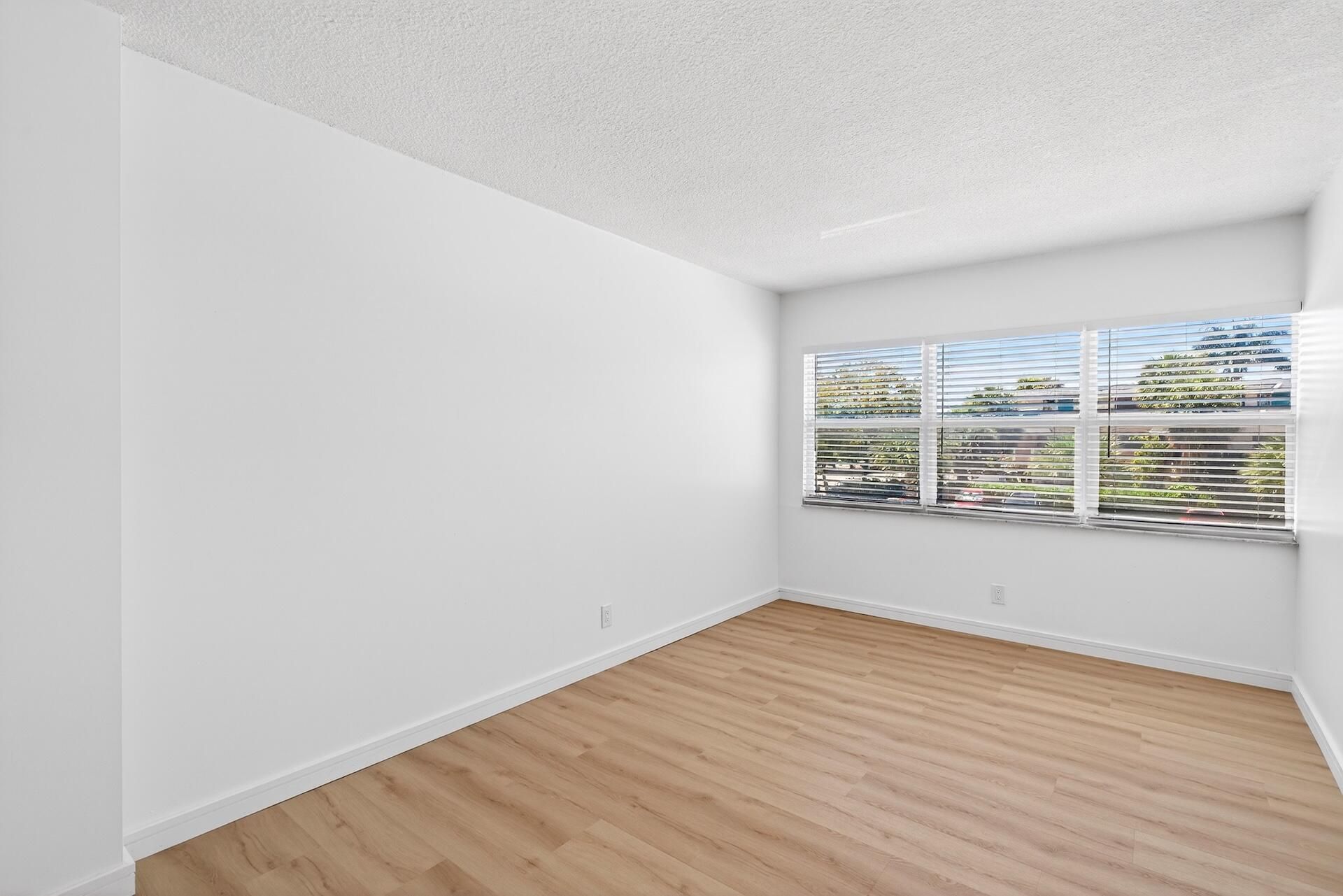 2555 NE 11th Street Street Ne, Unit 202, Fort Lauderdale, FL 33304 Photo