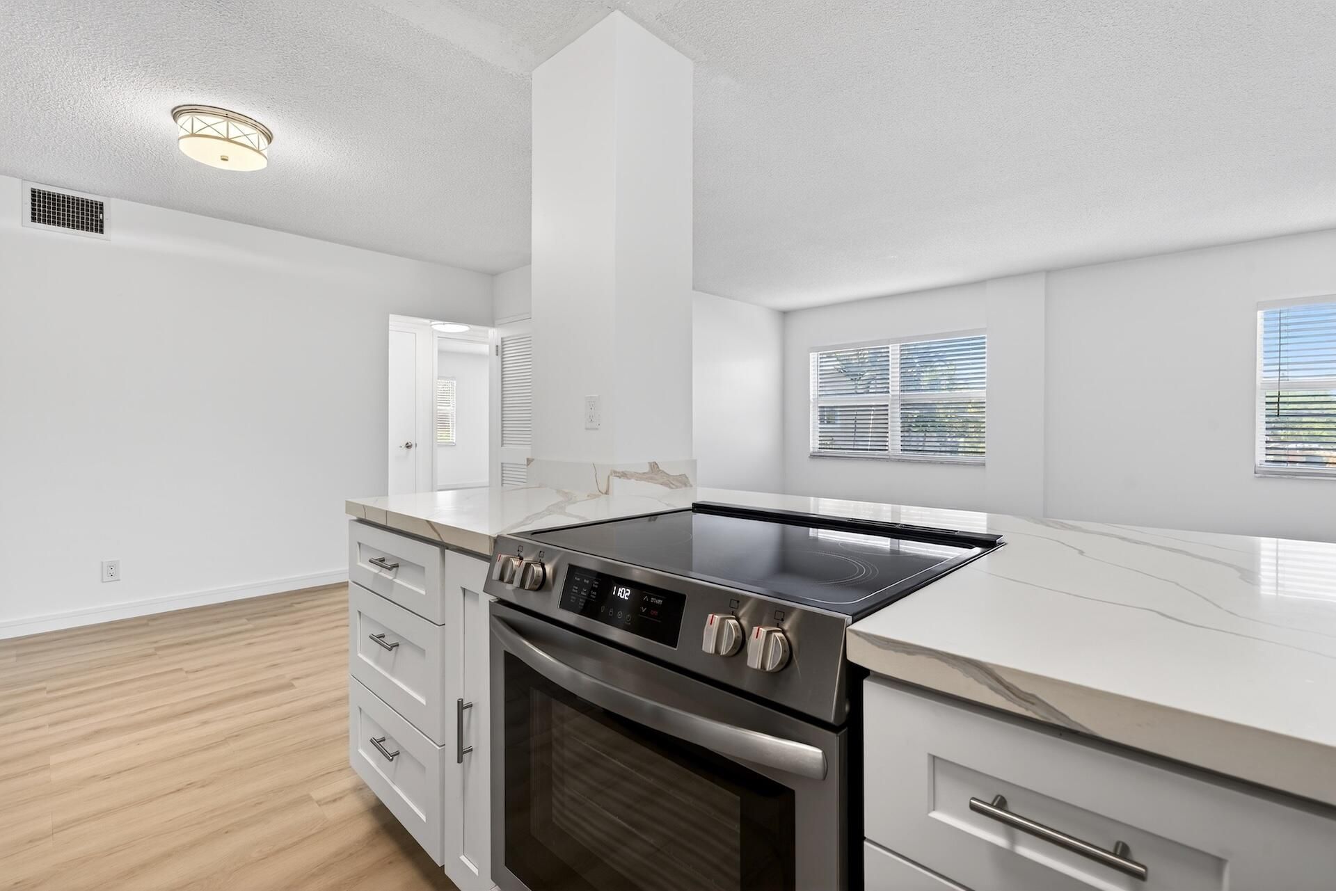 2555 NE 11th Street Street Ne, Unit 202, Fort Lauderdale, FL 33304 Photo