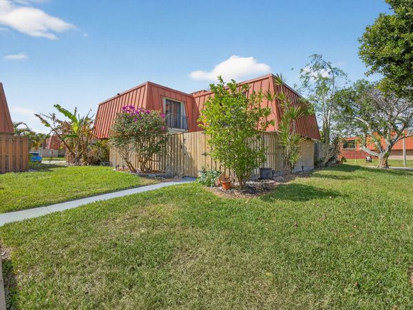 3332 N Meridian Way Way N, Unit B, Palm Beach Gardens, FL 33410