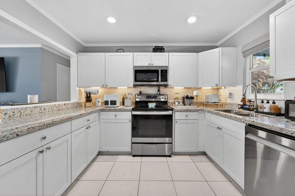 1353 SW Gastador Avenue, Port Saint Lucie, FL 34953 Photo