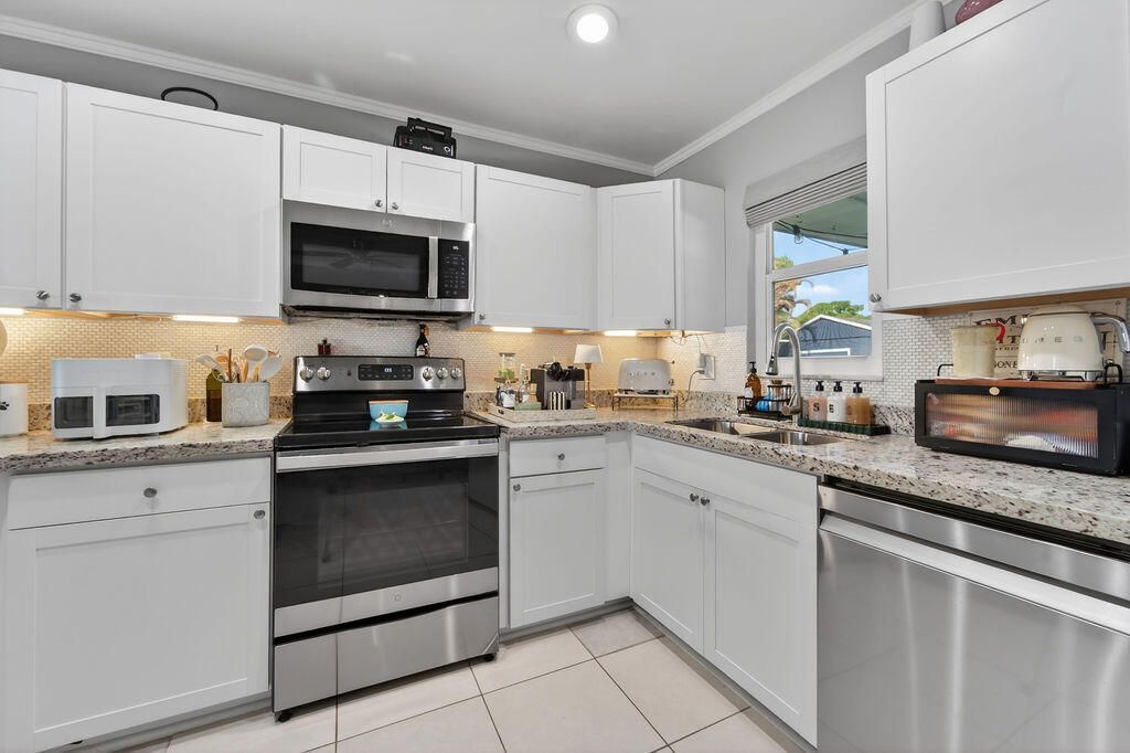 1353 SW Gastador Avenue, Port Saint Lucie, FL 34953 Photo