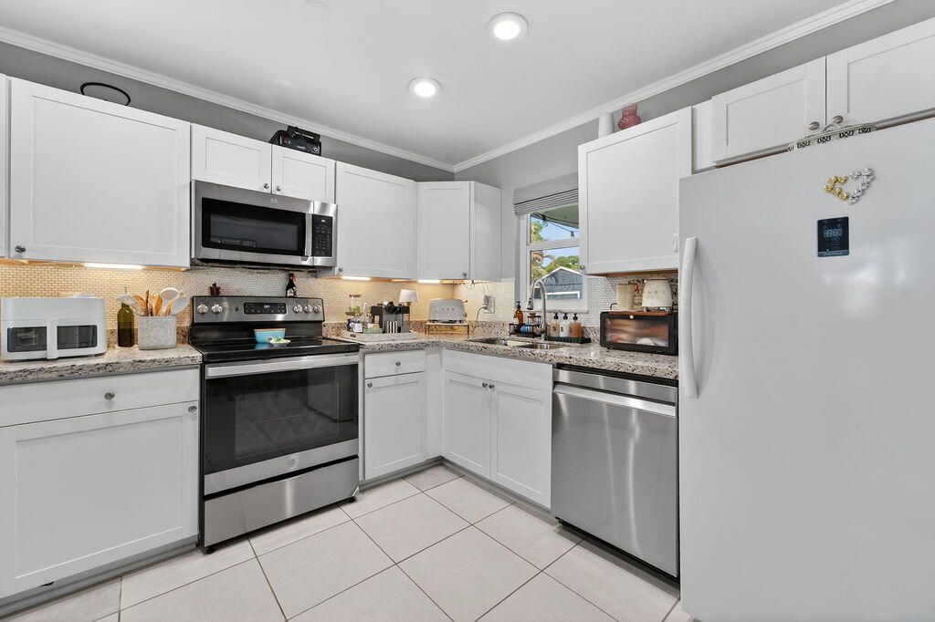 1353 SW Gastador Avenue, Port Saint Lucie, FL 34953 Photo