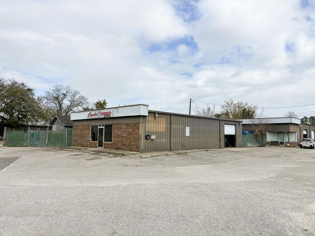 4606 Rivers Avenue Photo 12