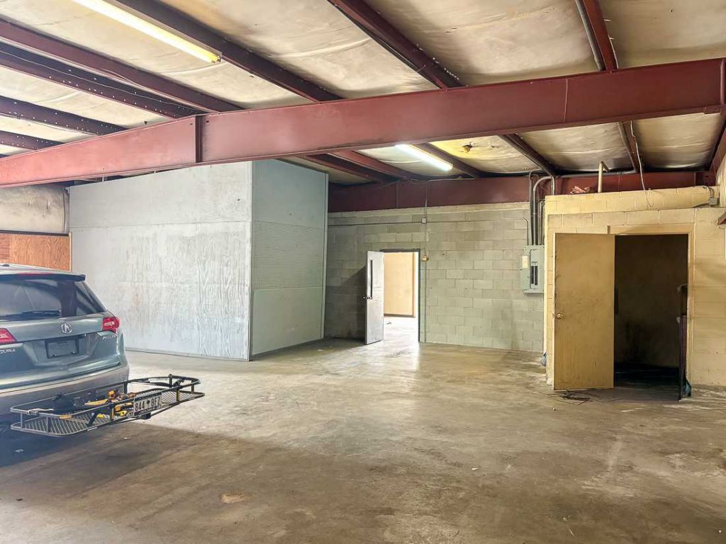 4606 Rivers Avenue Photo 17