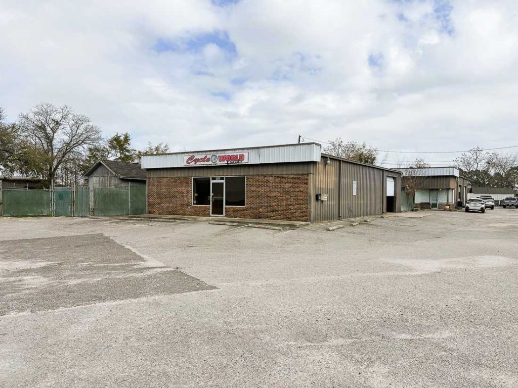 4606 Rivers Avenue Photo 24