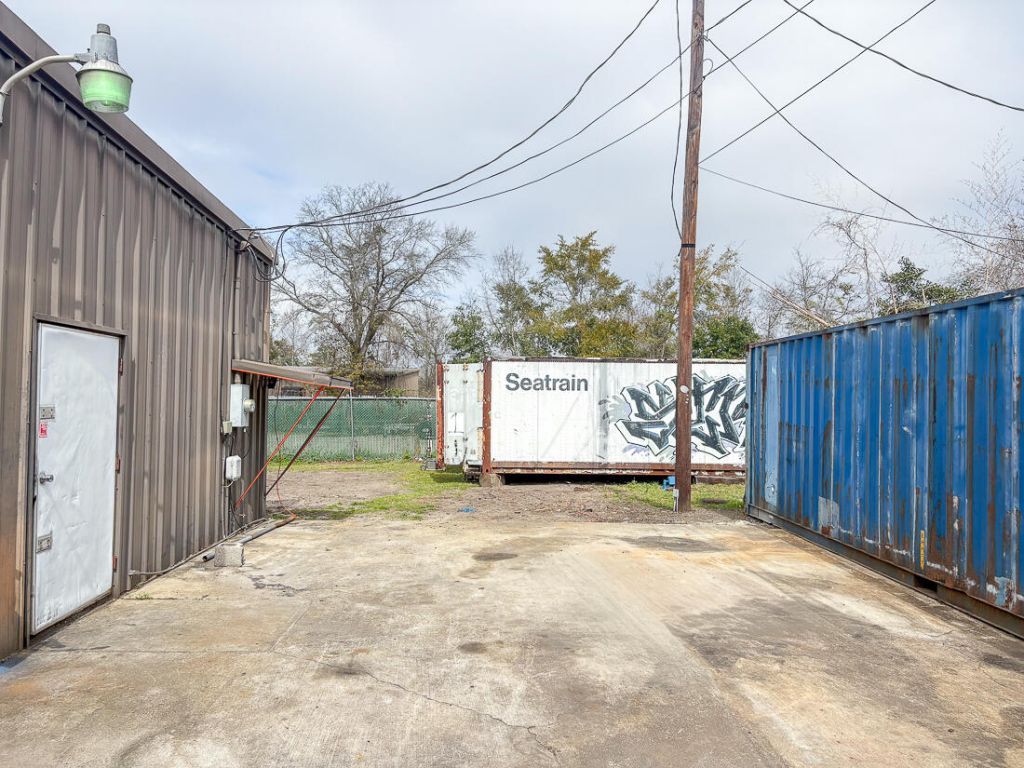 4606 Rivers Avenue Photo 4