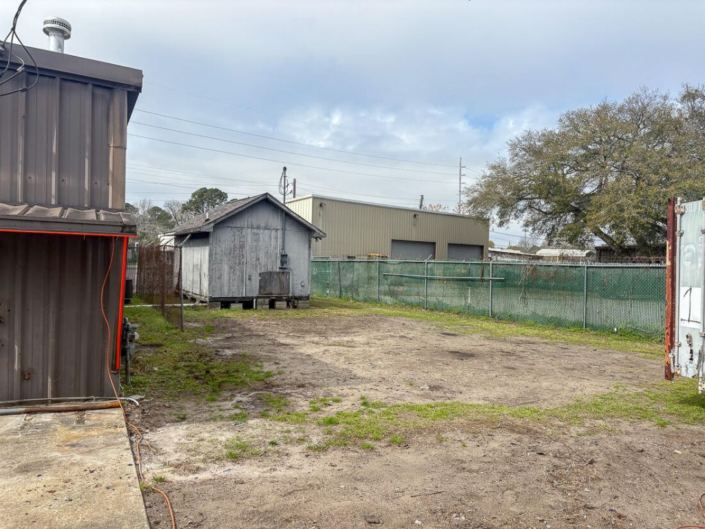 4606 Rivers Avenue Photo 5