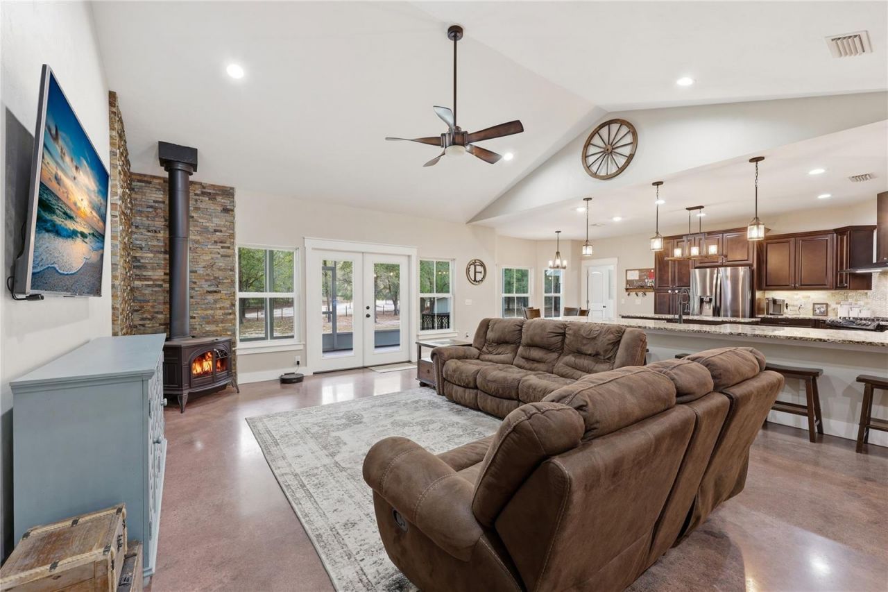 357 SW Conestoga Way, Fort White, FL 32038 Photo