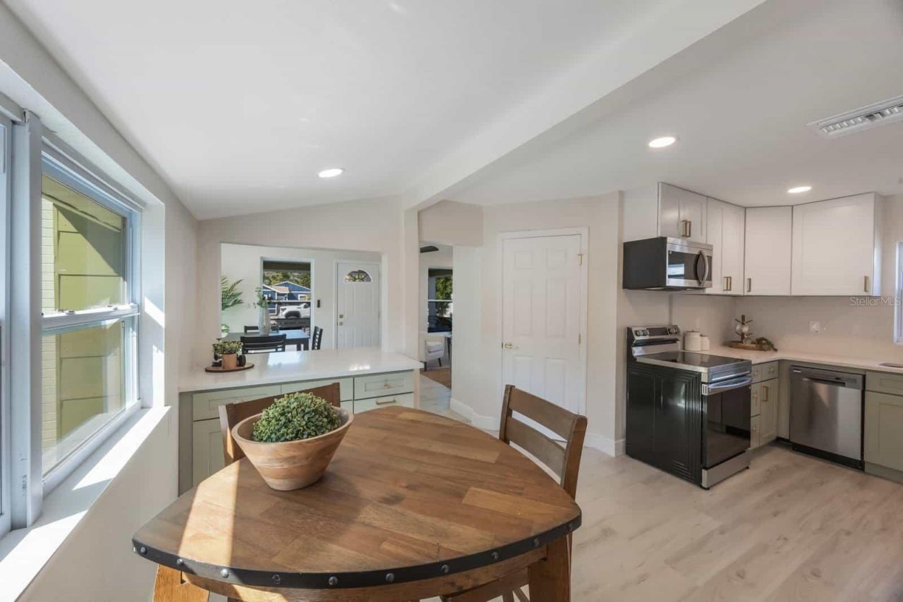 1160 36th Avenue N, Saint Petersburg, FL 33704 Photo