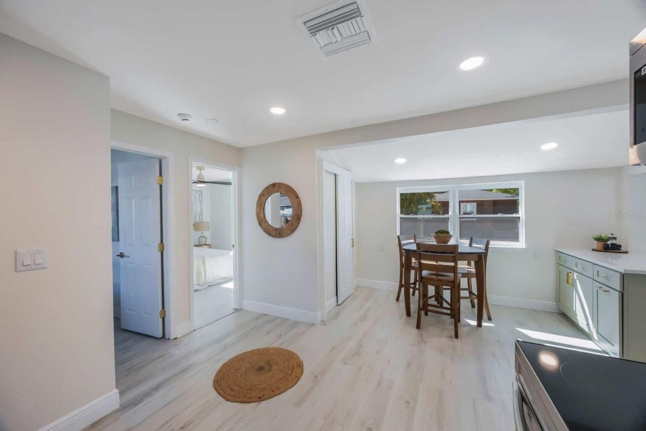 1160 36th Avenue N, Saint Petersburg, FL 33704 Photo