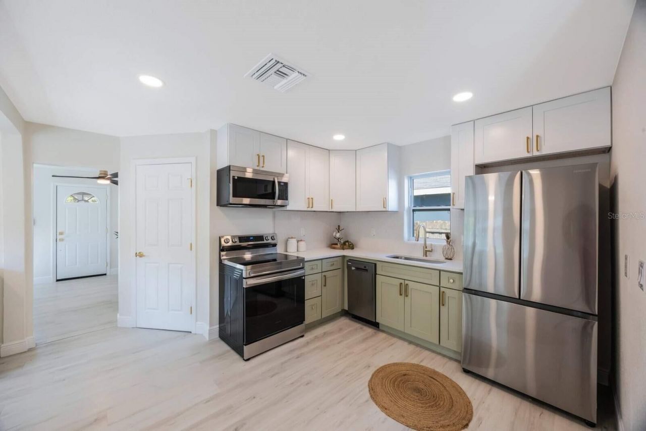 1160 36th Avenue N, Saint Petersburg, FL 33704 Photo