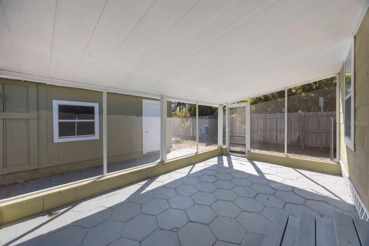 1160 36th Avenue N, Saint Petersburg, FL 33704 Photo