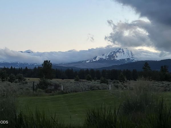 481 W Hope Avenue, Sisters, OR 97759