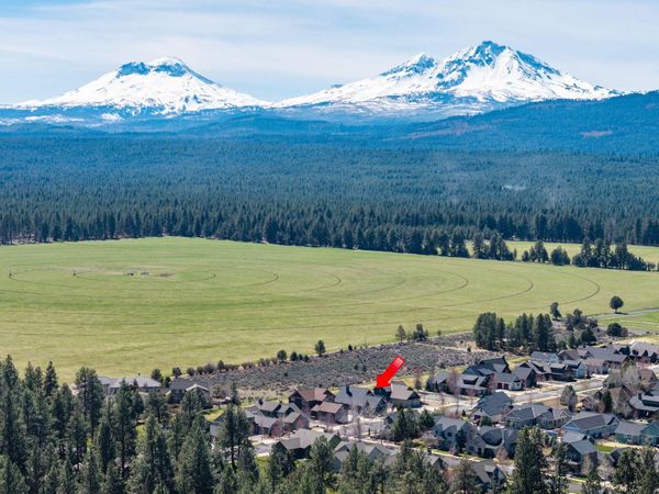 481 W Hope Avenue, Sisters, OR 97759