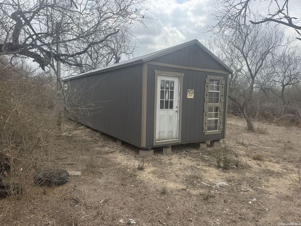 711 N Davidson, Karnes City, TX 78118