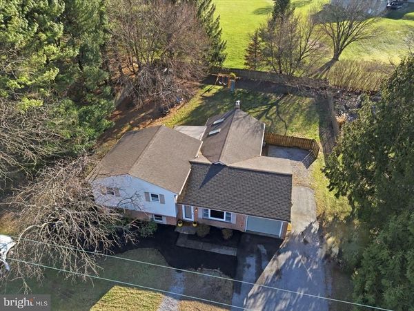 1424 E NEWPORT ROAD, LITITZ, PA 17543