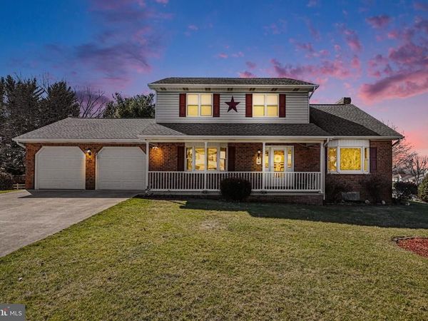 11 NARROW ROAD, HANOVER, PA 17331