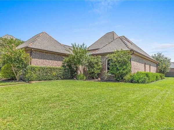 929 Carondelet St Street, Lake Charles, LA 70605