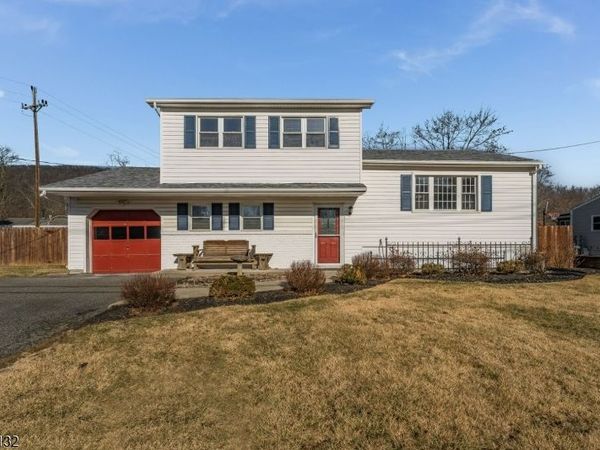 117 Deerfield Dr, Hackettstown, NJ 07840