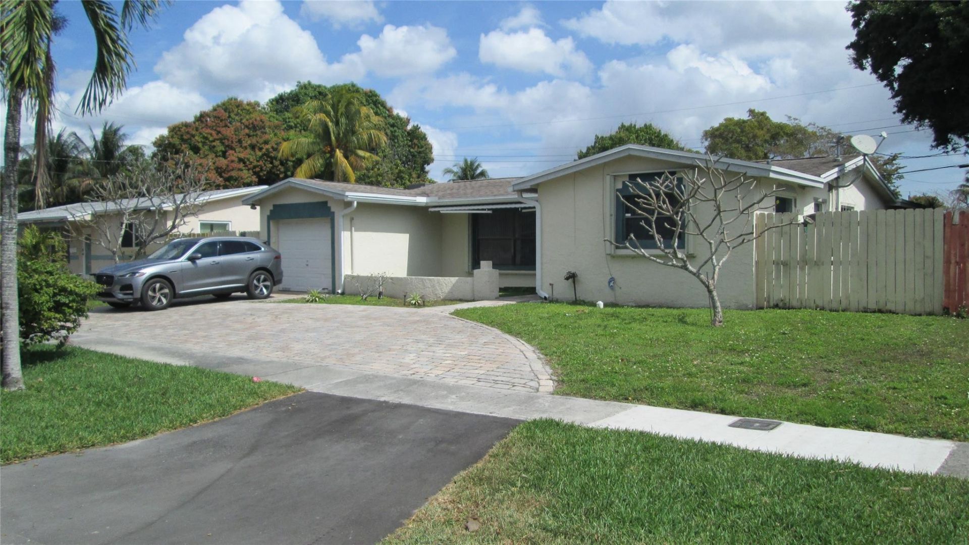 3948 NW 39 Avenue, Lauderdale Lakes, FL 33309 Photo