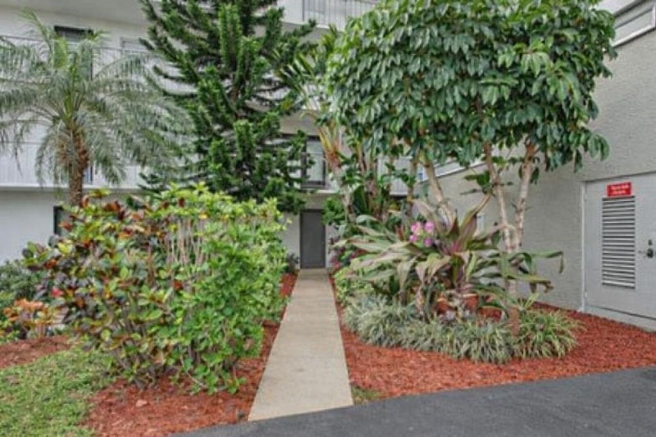 2230 N Cypress Bend Drive N, Unit 104, Pompano Beach, FL 33069 Photo