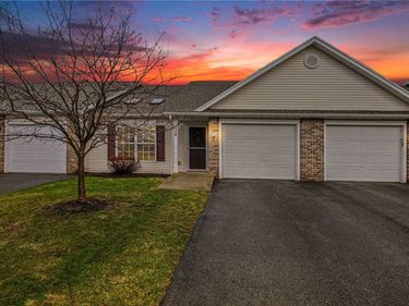 224 Rayfield Cir, Webster, NY 14580