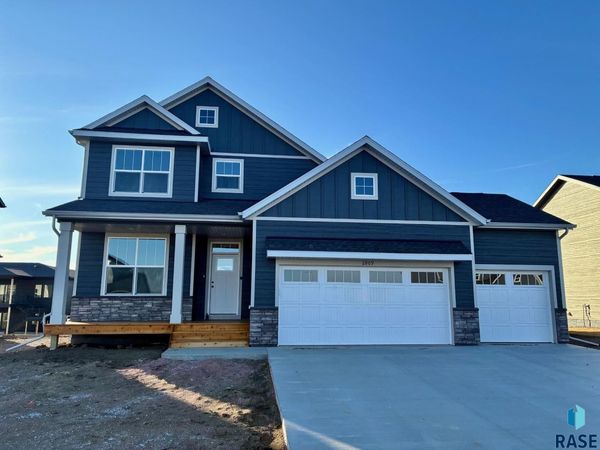 2809 S Copper Creek Ave, Sioux Falls, SD 57110