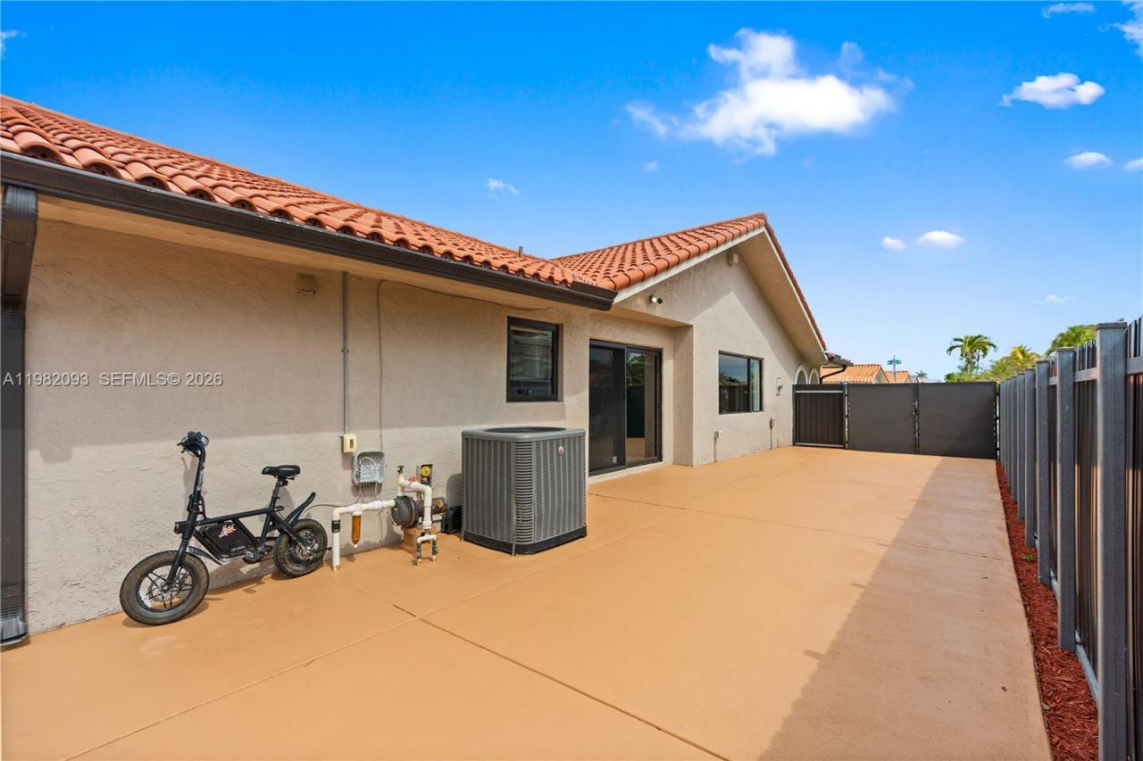 800 NW 133rd Ave, Miami, FL 33182 Photo