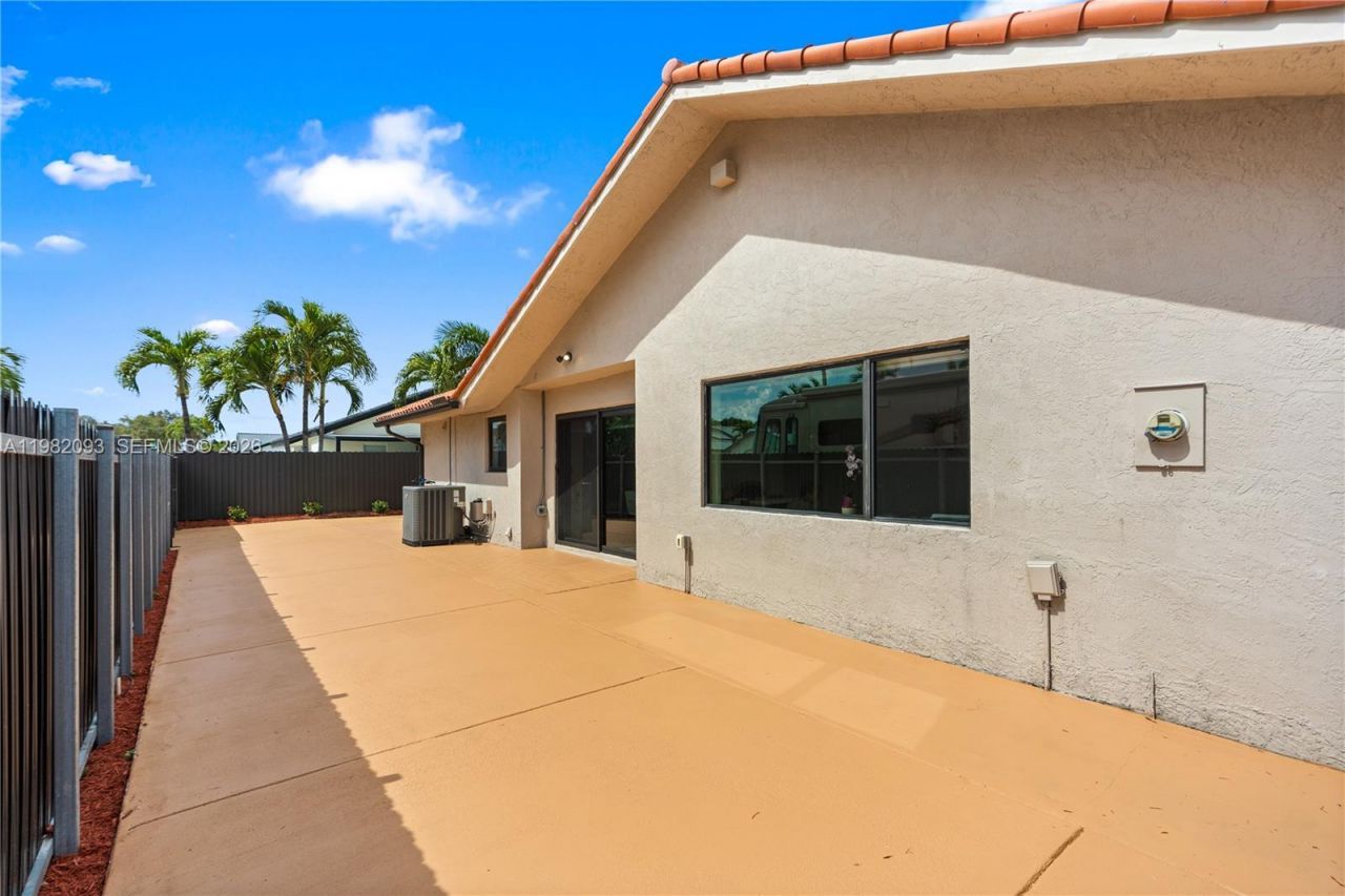 800 NW 133rd Ave , Miami, FL 33182 Photo