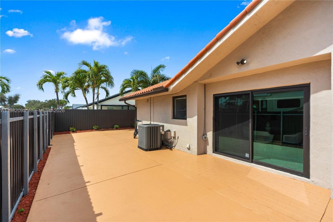 800 NW 133rd Ave , Miami, FL 33182 Photo