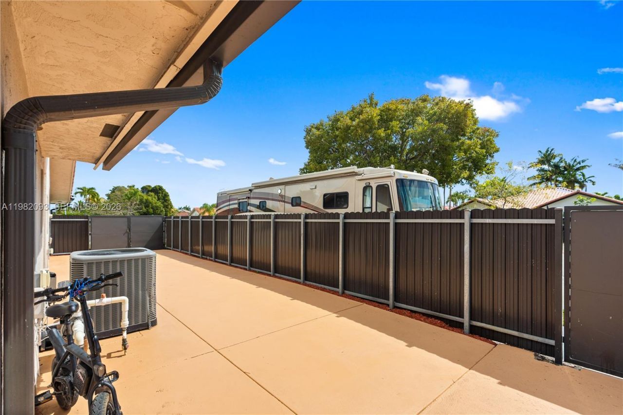 800 NW 133rd Ave , Miami, FL 33182 Photo