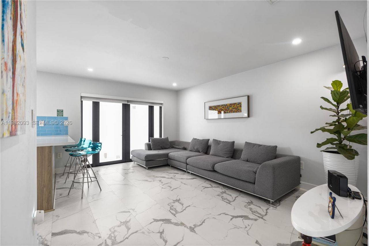 800 NW 133rd Ave, Miami, FL 33182 Photo