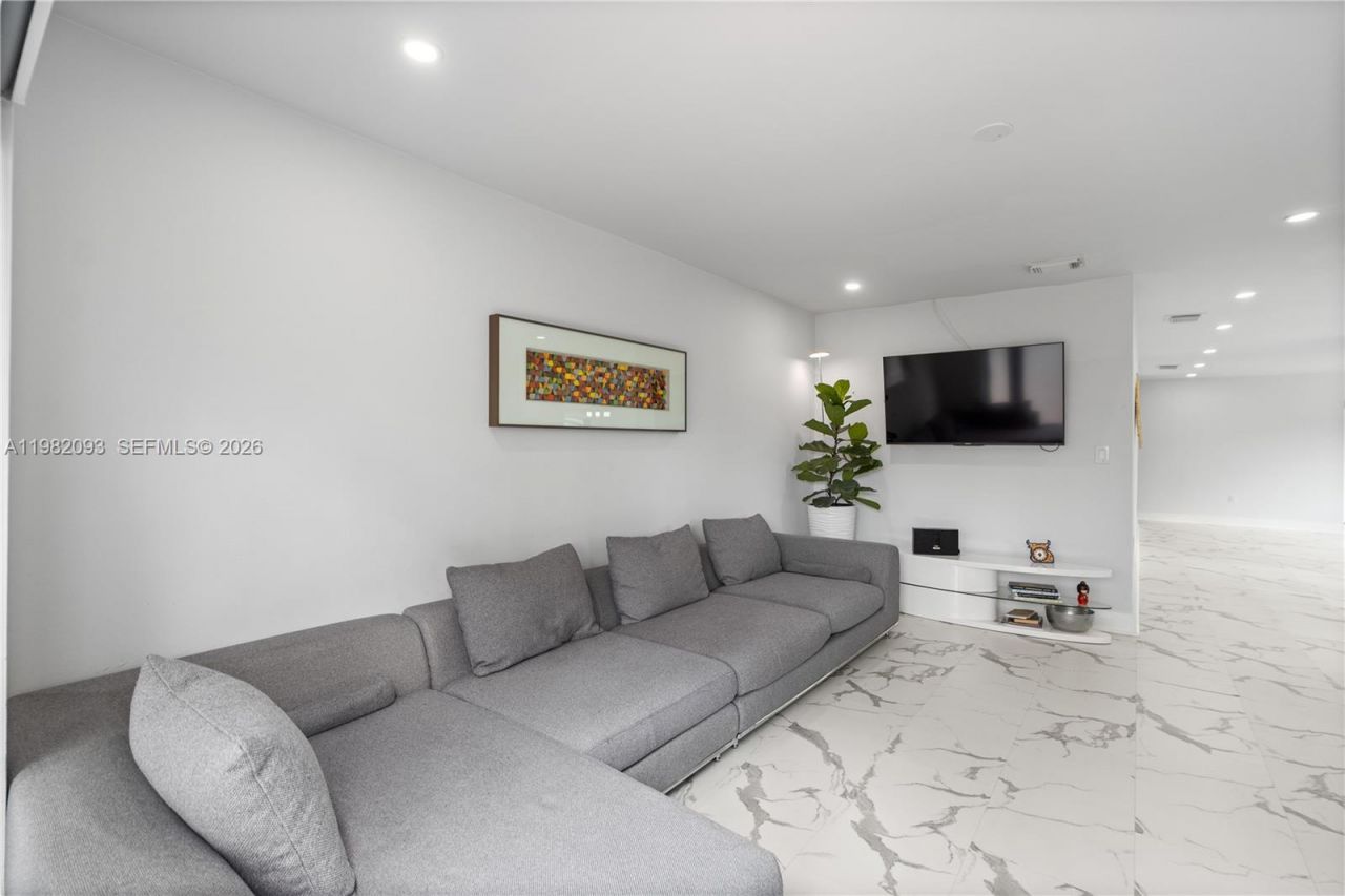 800 NW 133rd Ave, Miami, FL 33182 Photo