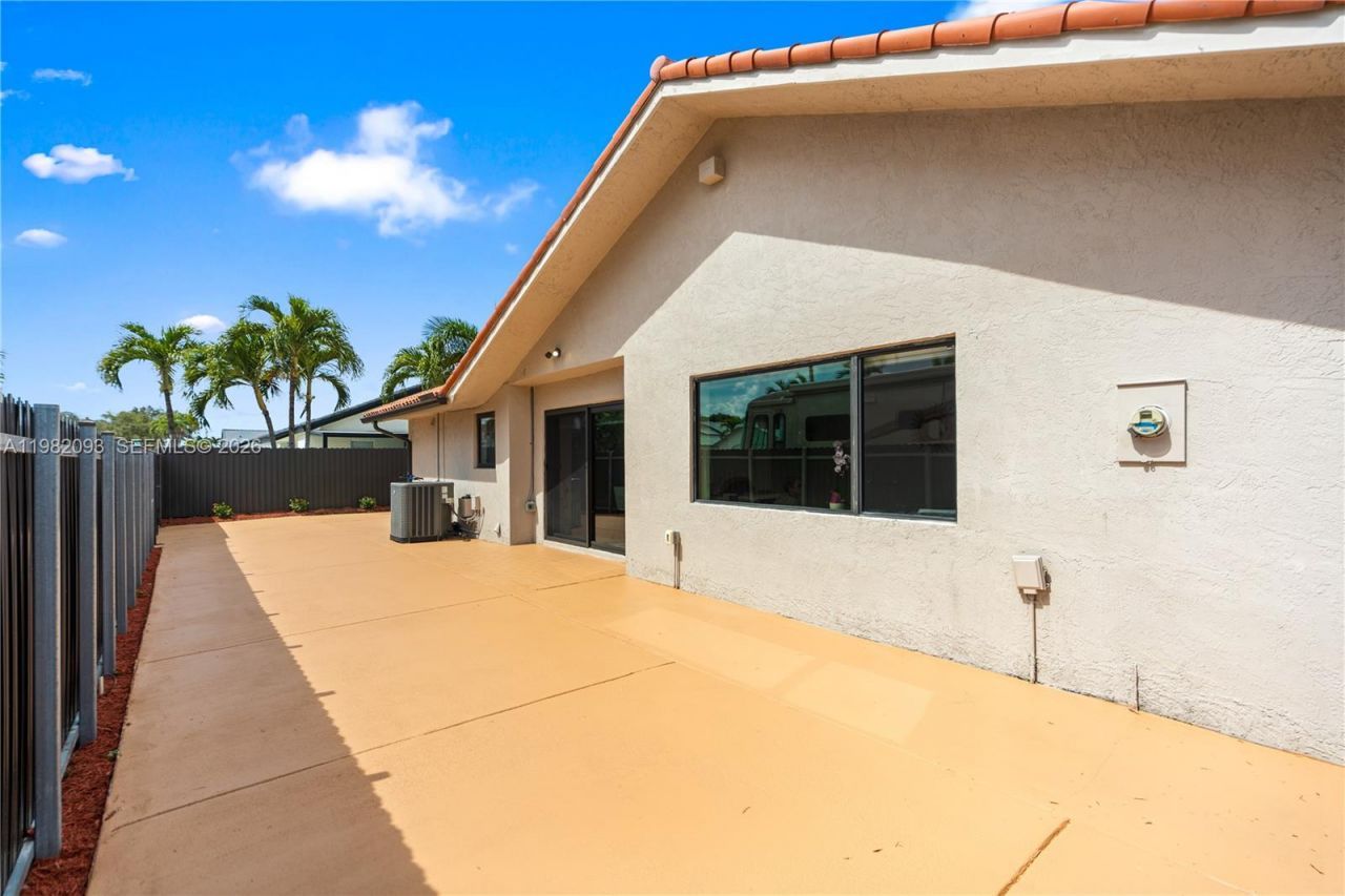 800 NW 133rd Ave, Miami, FL 33182 Photo