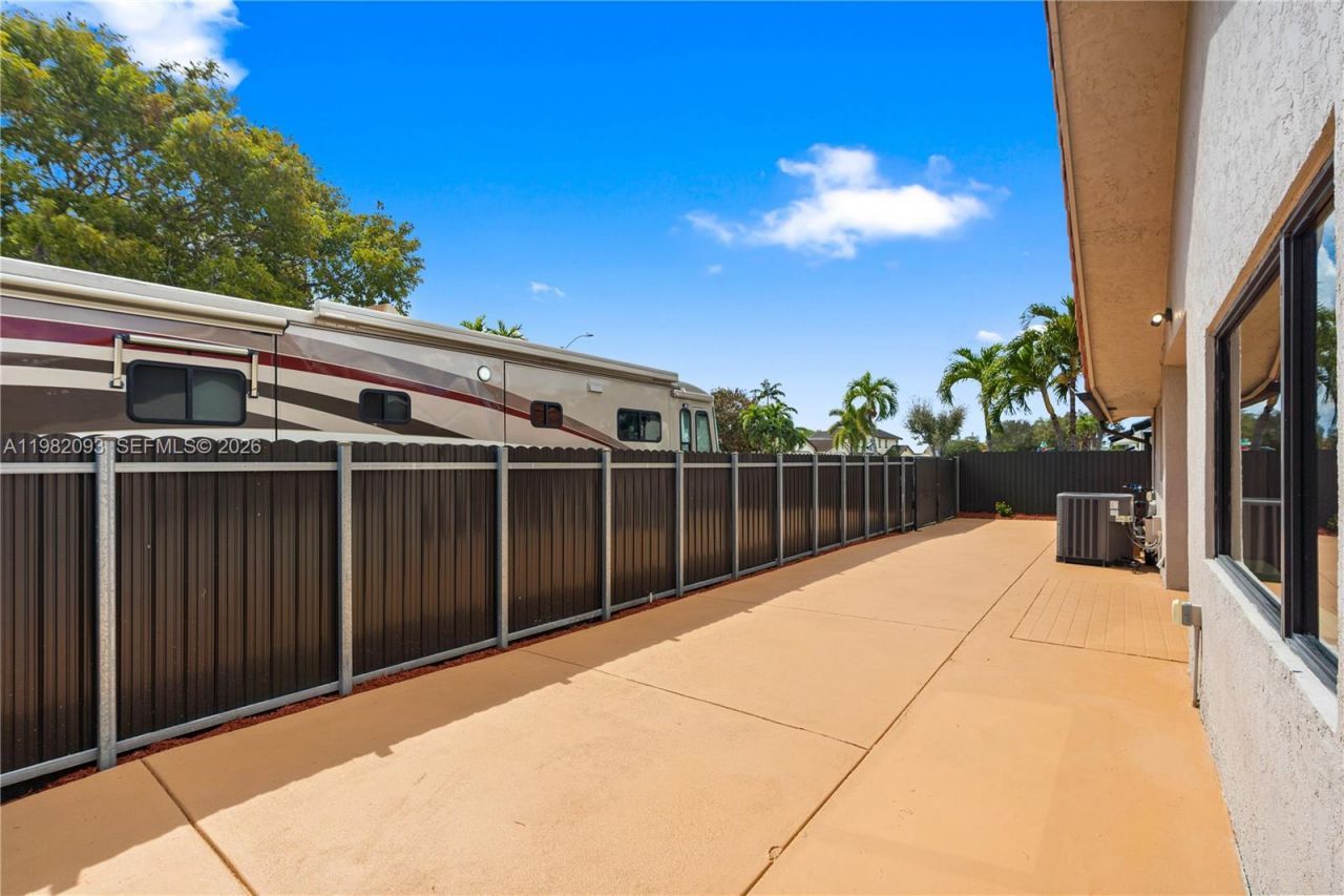 800 NW 133rd Ave, Miami, FL 33182 Photo